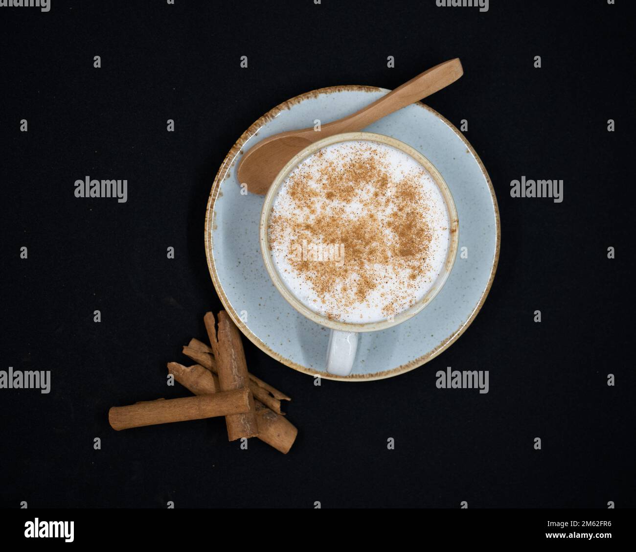 tasse de café sur fond noir. photo avec place pour le texte. Excellent café turc et arabe Banque D'Images