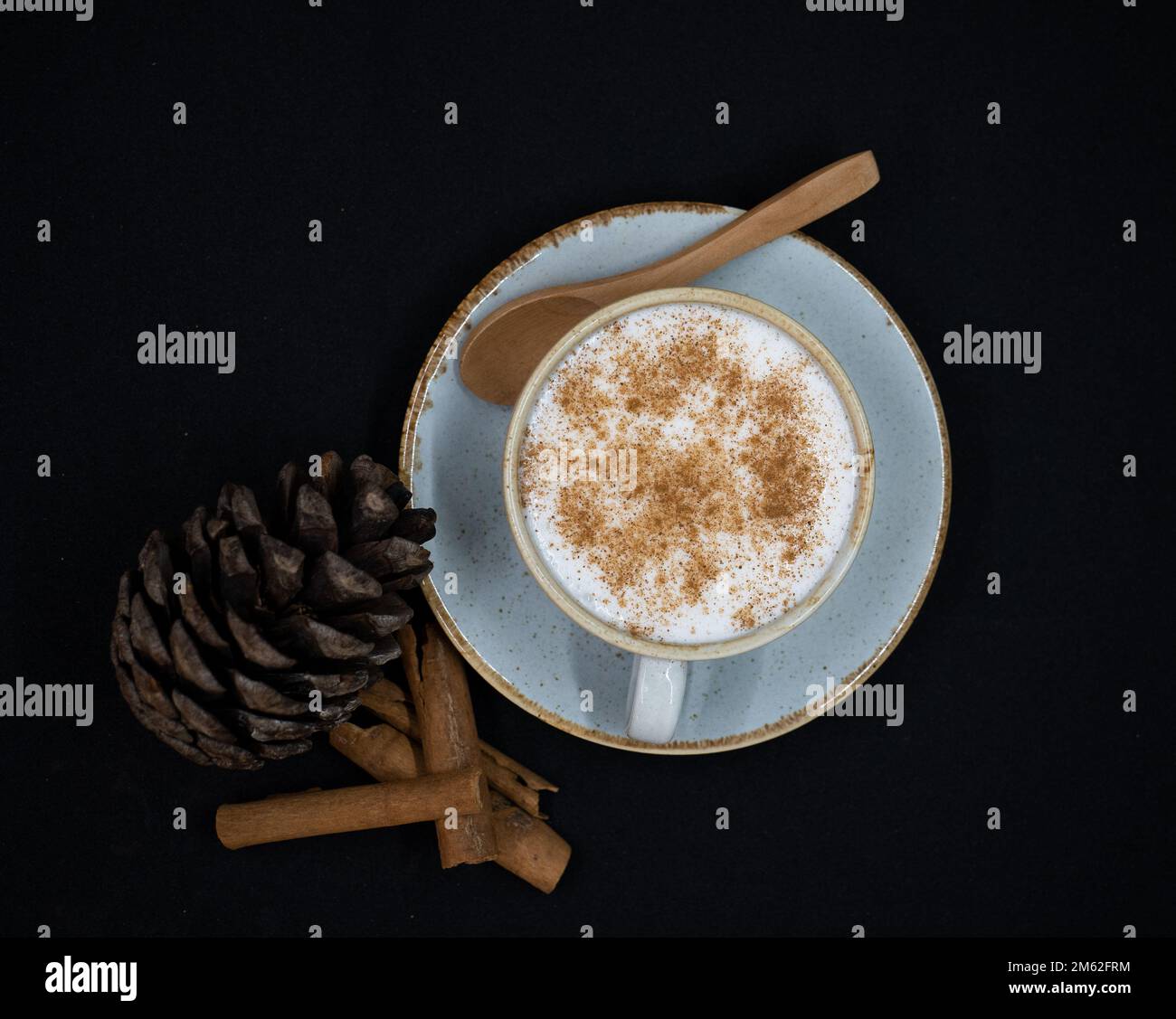 tasse de café sur fond noir. photo avec place pour le texte. Excellent café turc et arabe Banque D'Images