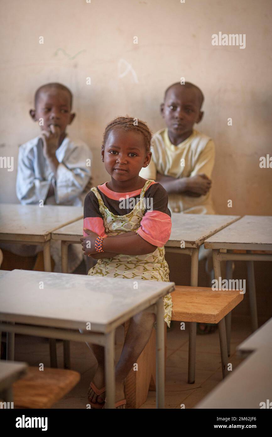 Enfants dans une école pauvre à Niafunke , Mali , Westafrica Banque D'Images
