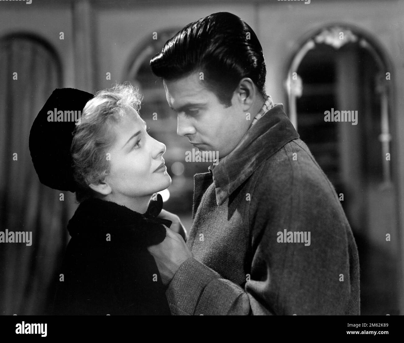 LOUIS JOURDAN et JOAN FONTAINE dans UNE LETTRE D'UNE FEMME INCONNUE (1948), réalisé par MAX OPHÜLS. Crédit: INTERNATIONAL UNIVERSEL / Album Banque D'Images