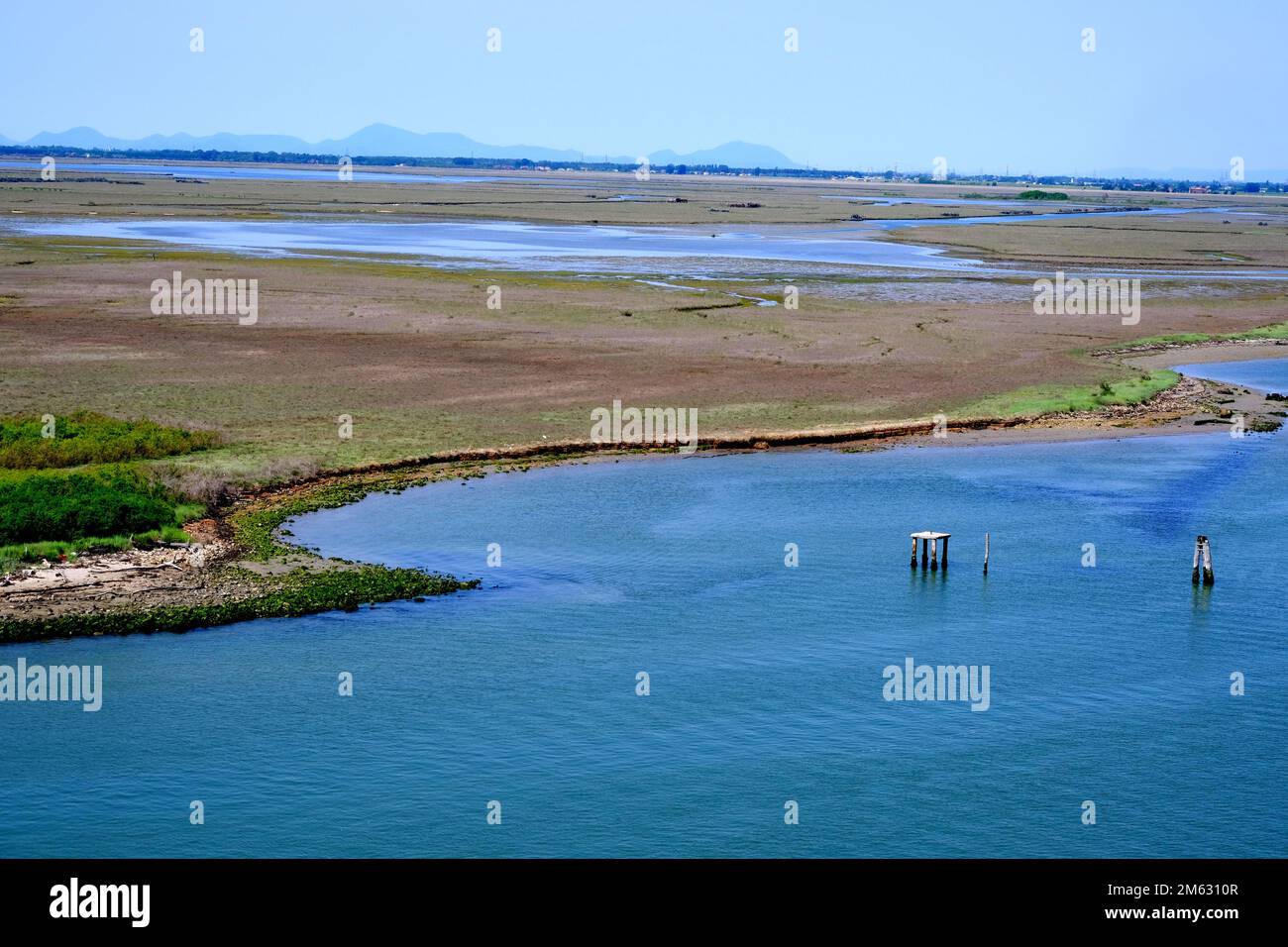 Mudflats semblables à ceux que Venise a été construit près de Canale Saccagnana près du terminal de navigation et de ferry à Fusina Venise Italie Banque D'Images