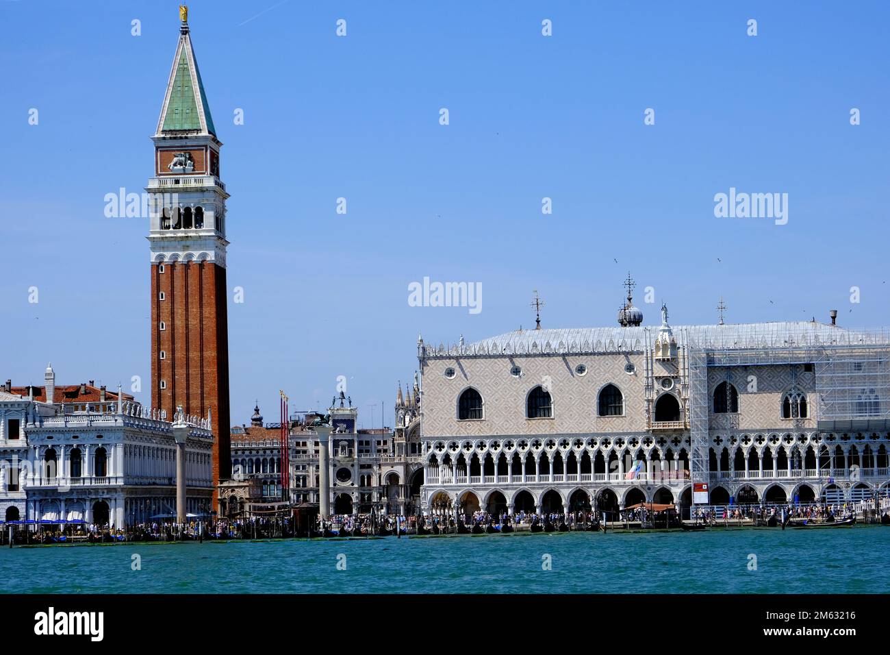 Le Campanile et le Palais des Doges à Venise en Italie Banque D'Images