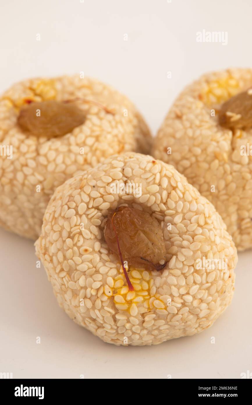 Saison d'hiver spécial Punjabi traditionnel Mithai jusqu'à Bhugga ou Til Bugga est fait de graines de sésame grillées à sec avec Mava, Khoya, Jaggery, Mawa, gord, Des Banque D'Images