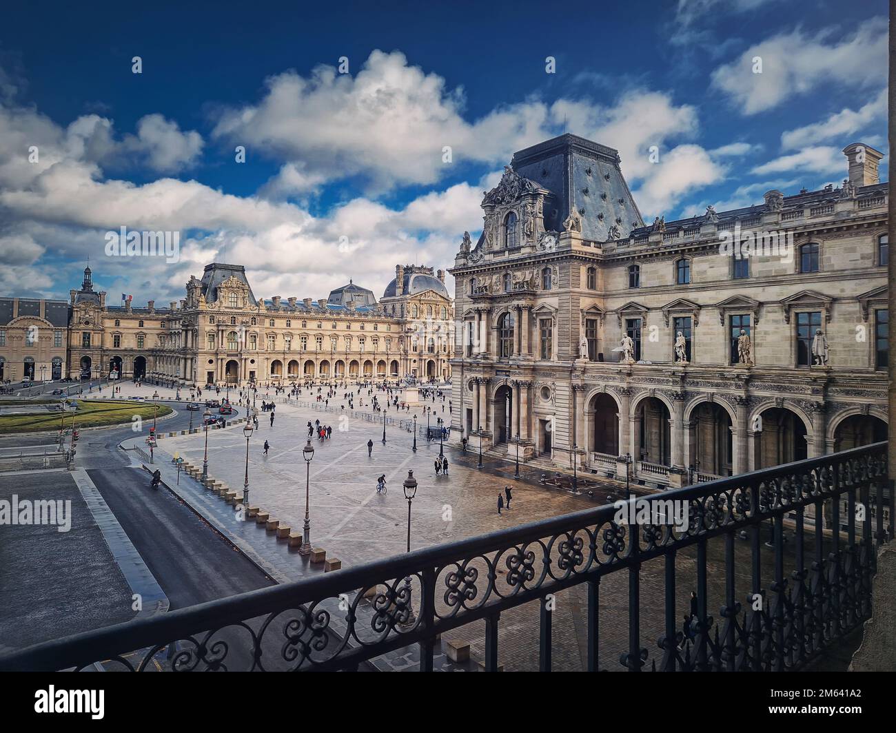 Musée du Louvre, Paris, France. Le célèbre bâtiment du palais à l'extérieur de la vue sur le site Banque D'Images