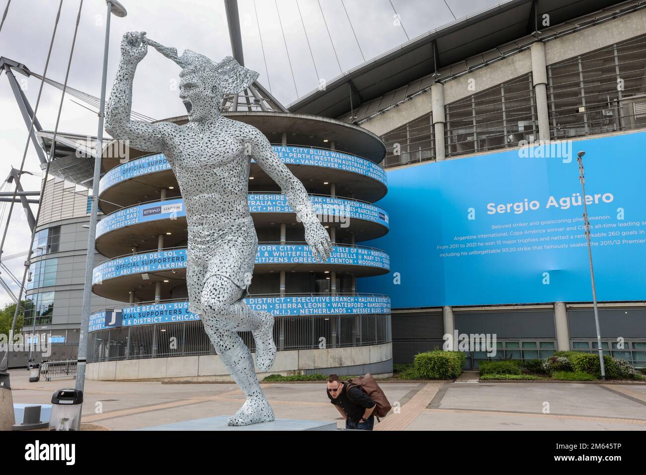 Classique,iconique,image,de,Sergio Aguero,Argentine,footballeur,When, Manchester City,won,Premiership,statue,at,Etihad Stadium,Manchester City,Manchester City football club,fans,Manchester,ville,centre-ville,centre,nord-ouest, Angleterre,nord-ouest de l'Angleterre,anglais,English ville anglaise,Leveling,Greater Manchester, GB,Grande-Bretagne,Royaume-Uni,Angleterre,Royaume-Uni,Angleterre,Royaume-Uni,Royaume-Uni,Royaume-Uni Banque D'Images