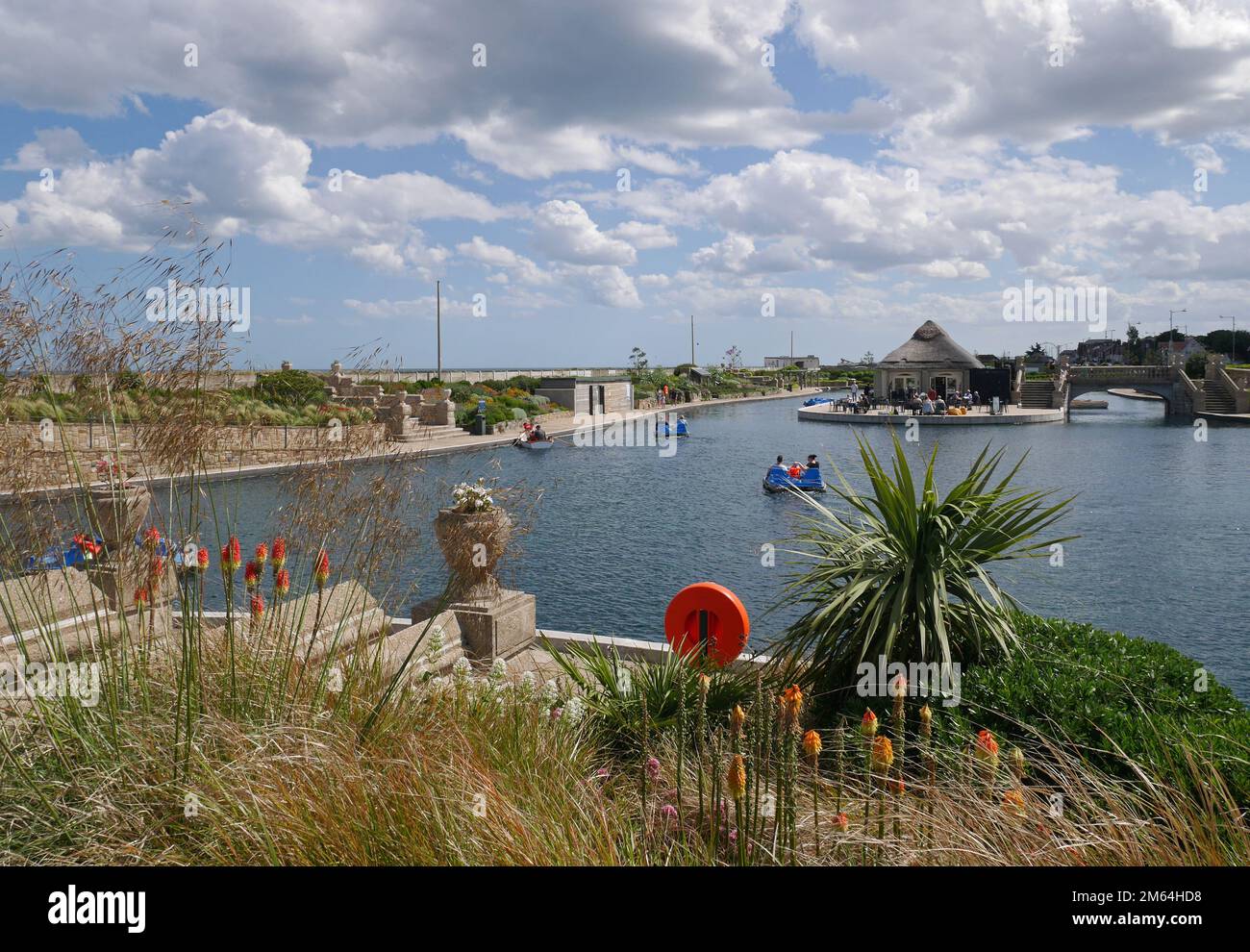 Les voies d'eau vénitiennes, les jardins ornementaux et le lac nautique, à côté du front de mer, Gt Yarmouth, Norfolk, Angleterre, ROYAUME-UNI Banque D'Images