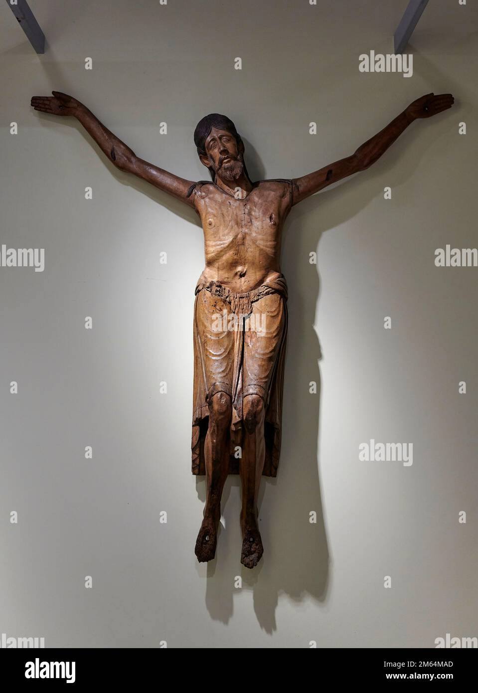 Cristo crocifisso - legno intagliato - maestro francese tra il XII e il XIII secolo - Milano, Museo d' Arte Antica del Castello Sforzesco Banque D'Images