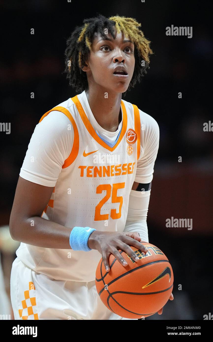 1 janvier 2023: Jordan Horston #25 de la Tennessee Lady Vols tire un jet libre pendant le match de basket-ball NCAA entre l'Université de Tennessee Lady Volunteers et l'Université de l'Alabama Crimson Tide à l'arène Thompson Boling à Knoxville TN Tim Gangloff/CSM Banque D'Images