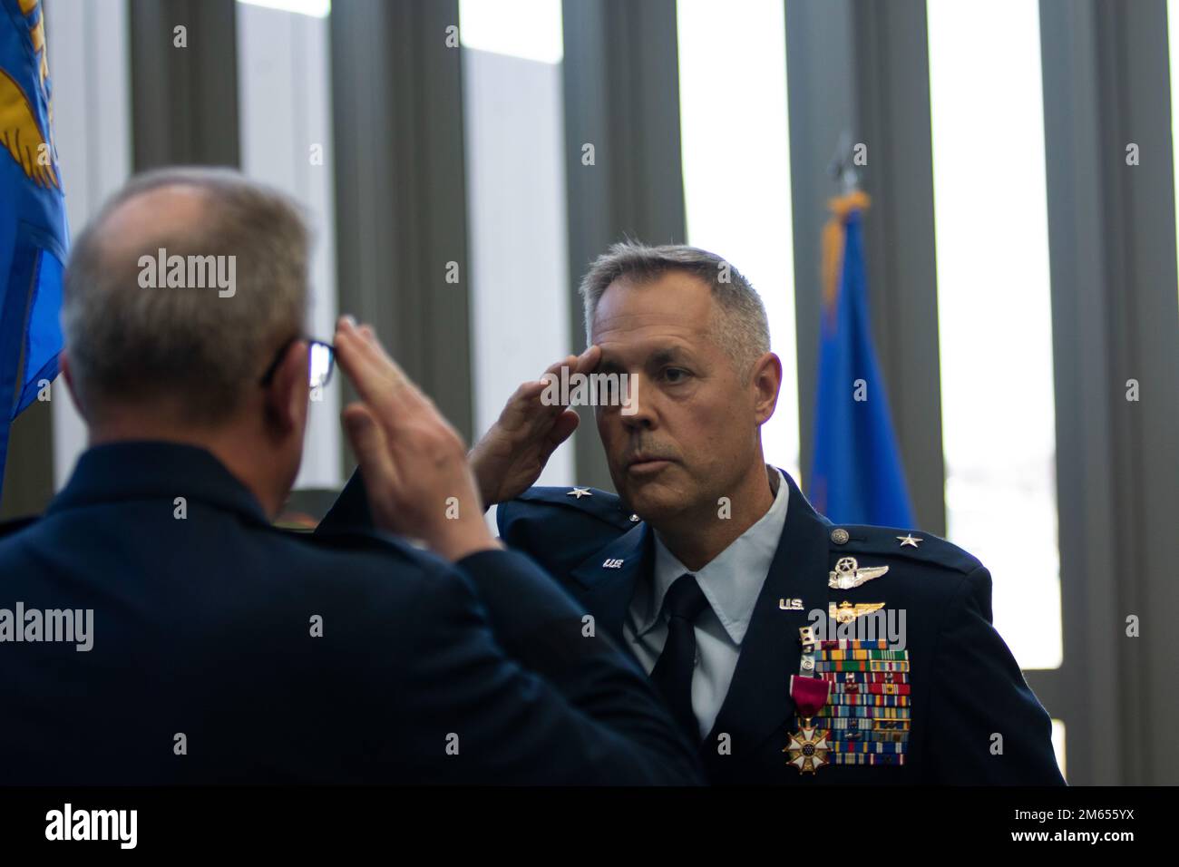 Brig. Le général Robert Hargens assume le commandement comme adjudant général adjoint de la 2 avril 2022 de la Garde nationale aérienne du Nebraska, au siège de la Force interarmées de la Garde nationale du Nebraska. Banque D'Images