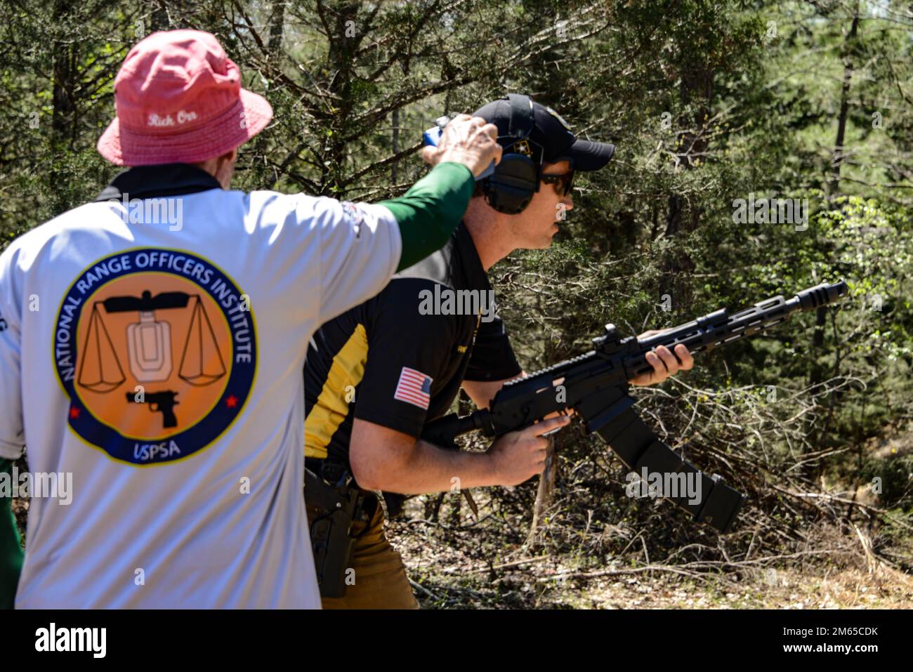 ÉTATS-UNIS Armée Marksmanship Unit action Team Adjointe Chef d'équipe Sgt. 1st classe Joel Turner est en compétition dans le Palmetto State Armory 2022 United States Practical Shooting Association Multigun Nationals à Clinton, Caroline du Sud sur 3 avril 2022. Le Anderson, originaire de Caroline du Sud, a placé 4th personnes dans la division ouverte. Banque D'Images