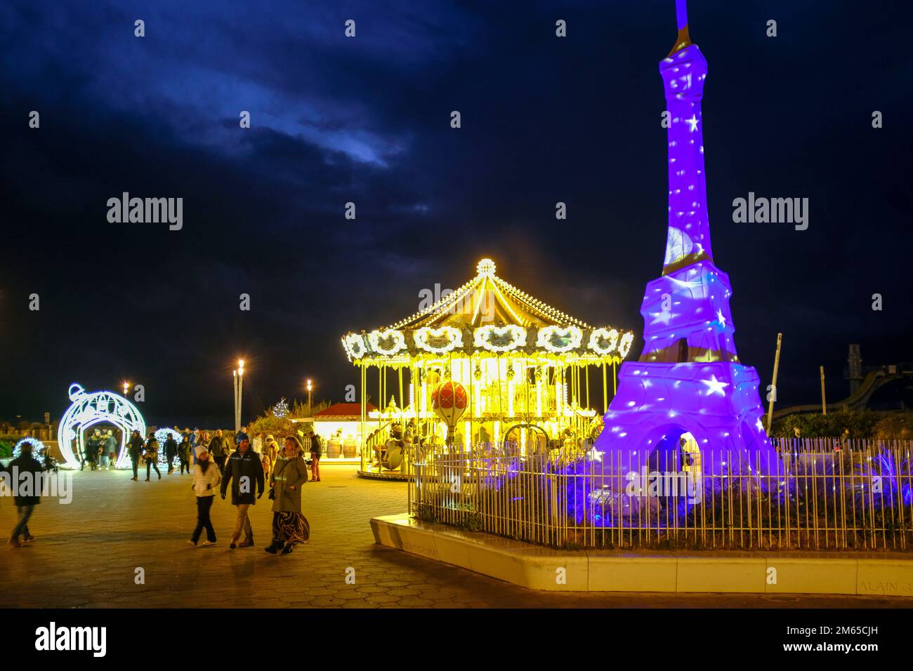 FRA, Frankreich, le Touquet-Paris-Plage, 10.12.2022: Kinderkarussell ...