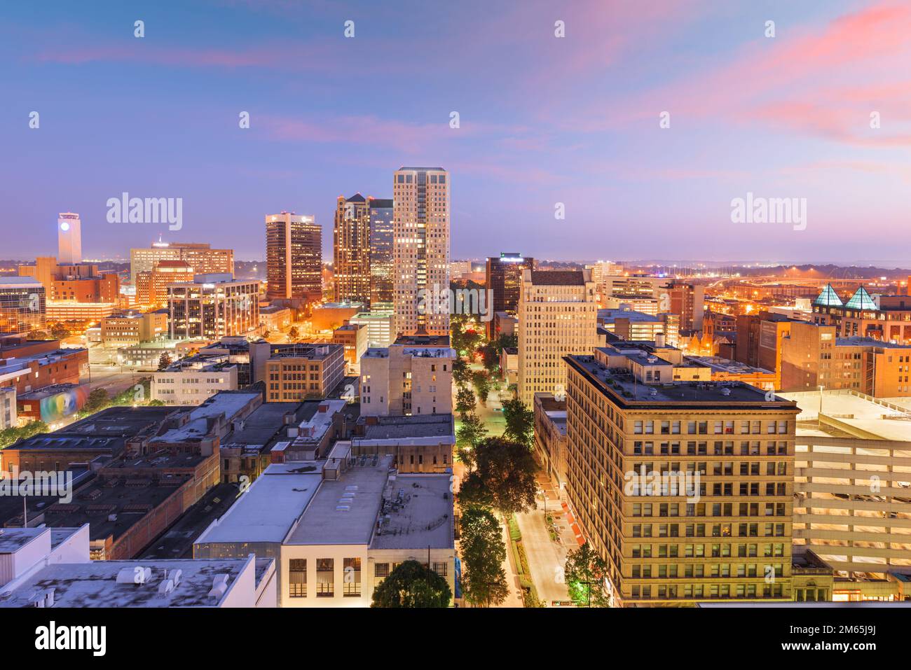 Birmingham, Alabama, États-Unis vue d'ensemble du centre-ville depuis le haut au crépuscule. Banque D'Images