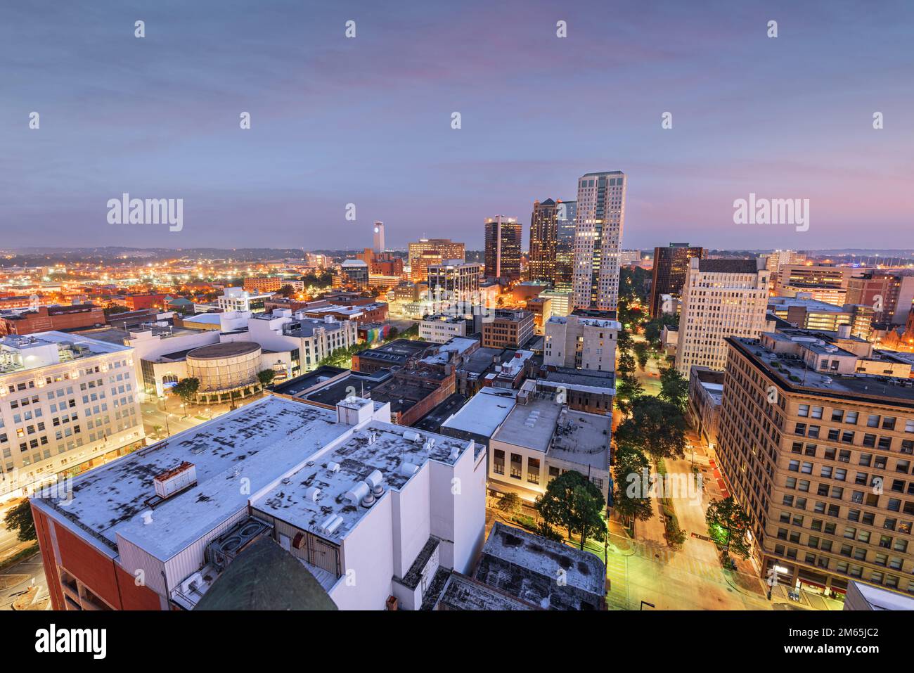 Birmingham, Alabama, États-Unis vue d'ensemble du centre-ville depuis le haut au crépuscule. Banque D'Images