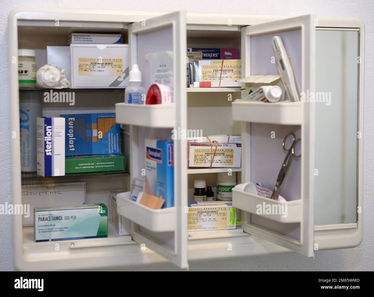 Armoire à pharmacie, armoire à médicaments Banque D'Images