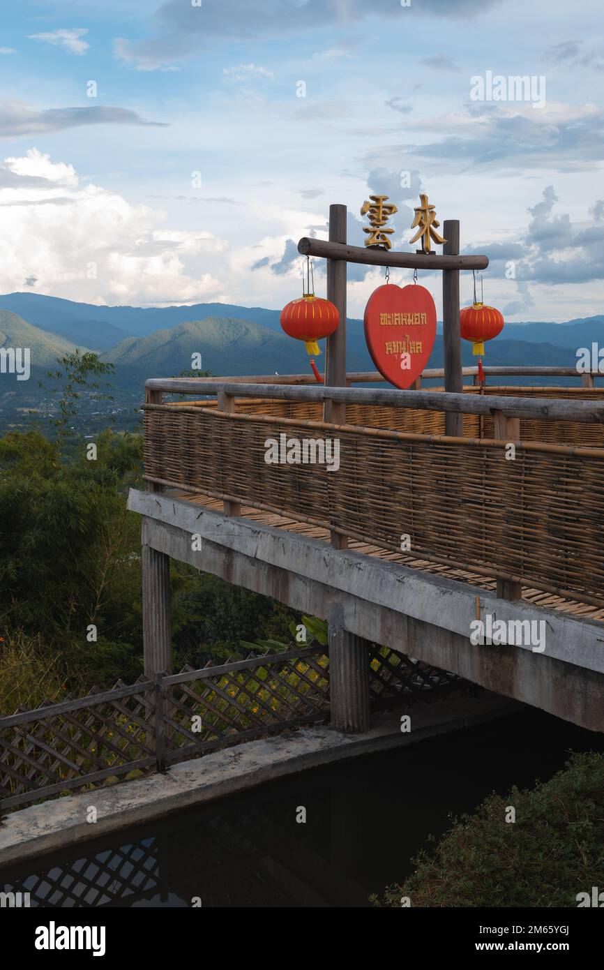 PAI, Thaïlande. 19 novembre 2022. Symbole coeur sur le point de vue de Yun Lai à Pai, Thaïlande Banque D'Images