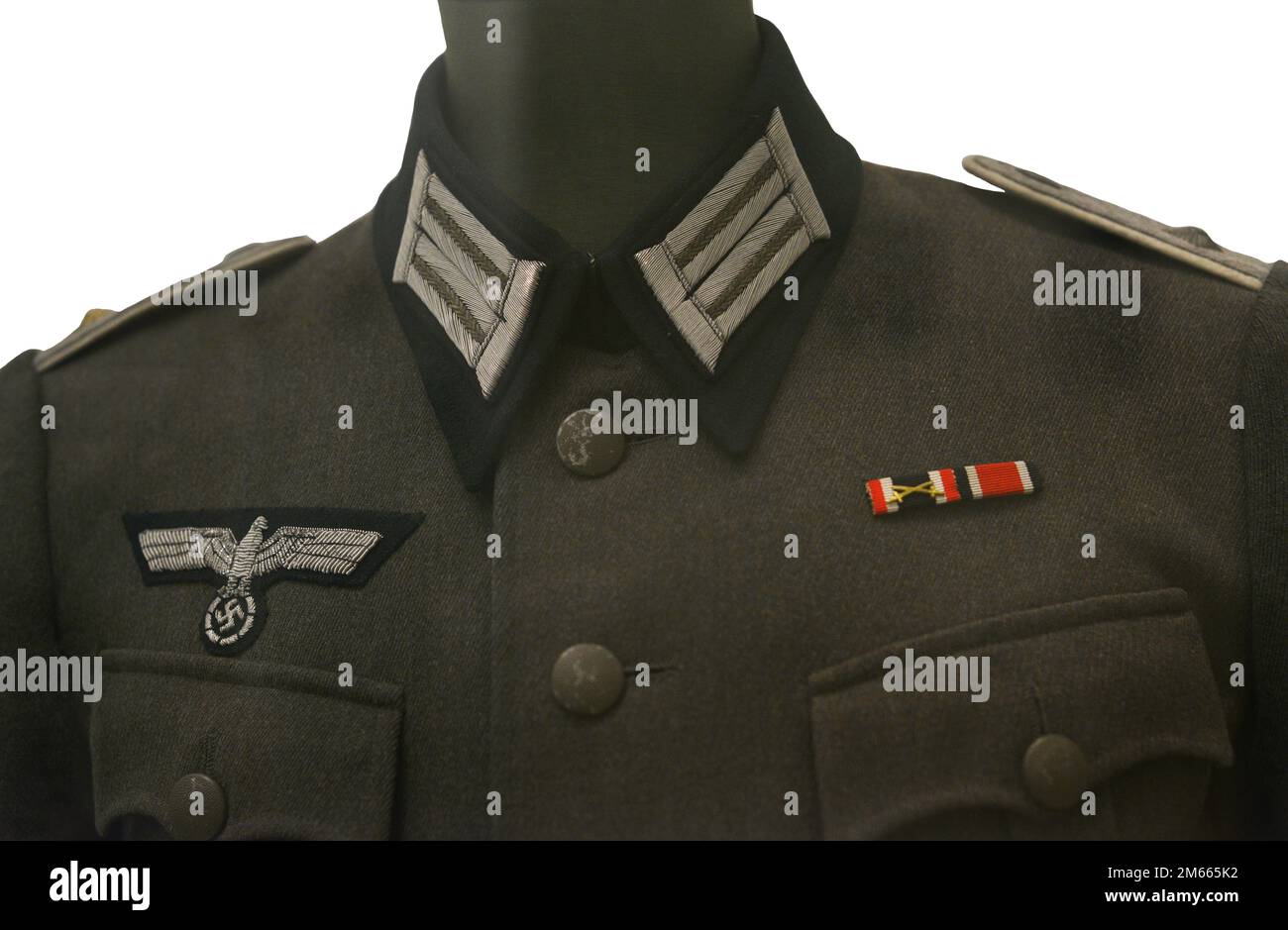 Uniforme porté par le lieutenant d'infanterie dans l'armée allemande, vers 1941. Détail veste. Laine, fil d'aluminium, soie, cuir et laiton. Musée de l'armée. Tolède, Espagne. Banque D'Images