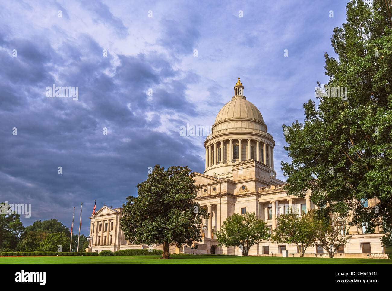 Little Rock, Arkansas, États-Unis au capitole de l'État et parc dans la journée. Banque D'Images