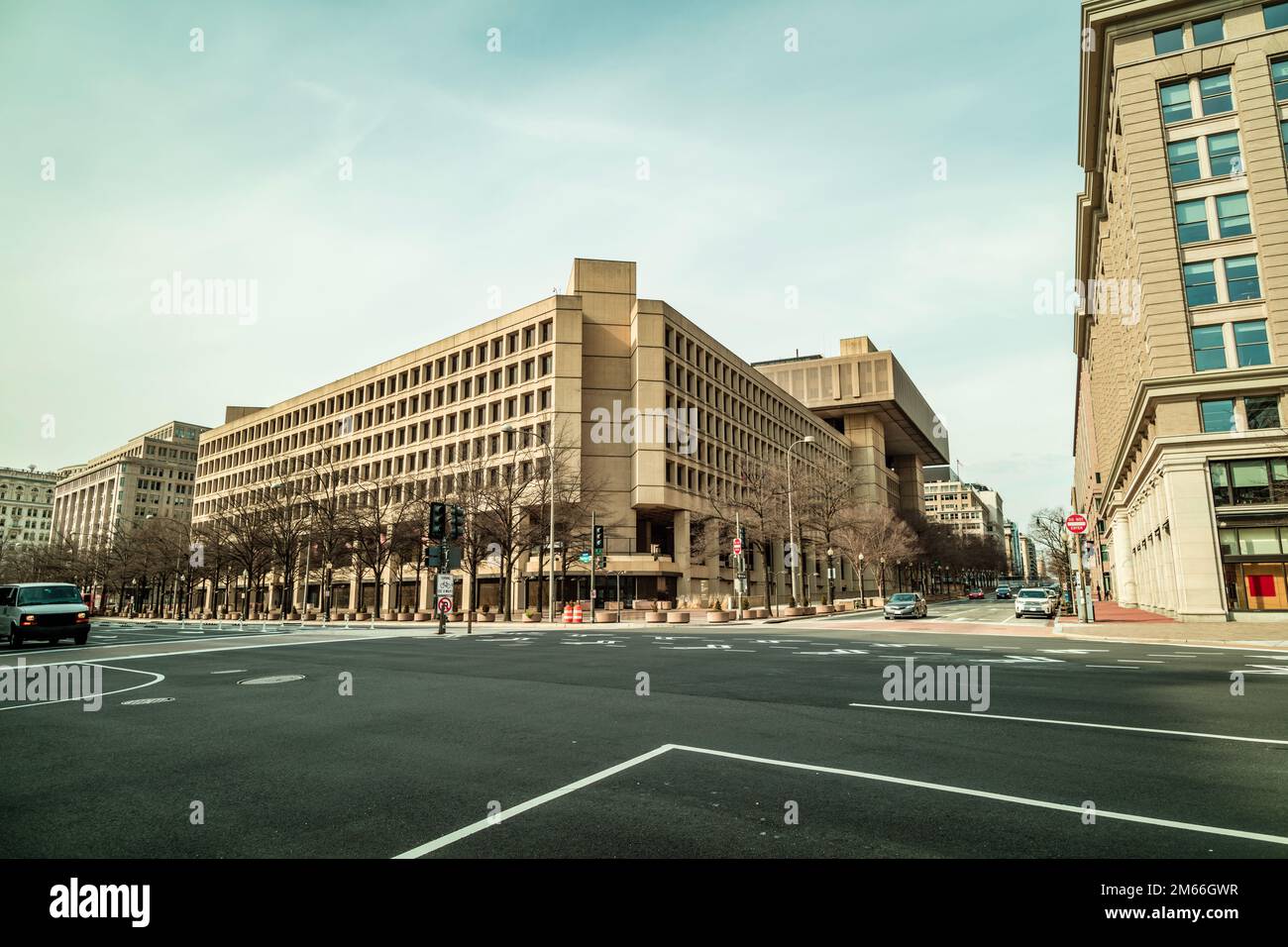 Le bâtiment J. Edgar Hoover, siège du Federal Bureau of Investigation (FBI), à Washington, DC, vu de l'intersection de la Pennsylvanie Banque D'Images
