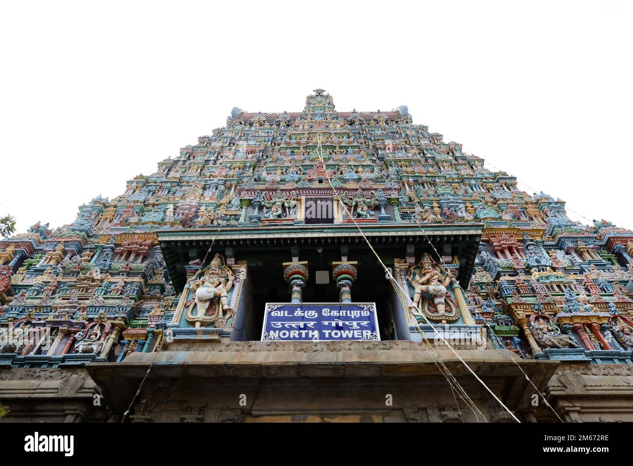 Les gopurams colorés du Temple Meenakshi Amman à Madurai, Tamil Nadu, Inde. Banque D'Images