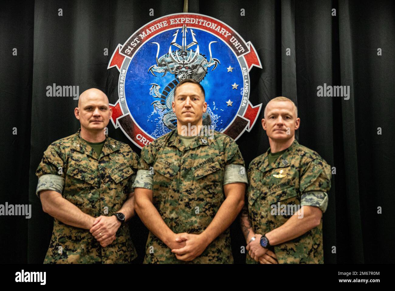 ÉTATS-UNIS Corps maritime Gunnery Sgt. Zachary COE, chef des communications de l'unité expéditionnaire maritime (UMM) 31st, a été sélectionné pour recevoir le Prix du leadership militaire en technologie de l'information, Camp Hansen, Okinawa, Japon, 13 avril, 2022. L'Association des communications et de l'électronique des Forces armées Washington D.C., a tenu les Prix annuels de leadership en technologie de l'information militaire 15th. L'AFCEA reconnaît les hauts dirigeants de chaque branche du monde entier qui ont apporté une contribution importante au concept de lutte contre la guerre grâce à l'utilisation de la technologie de l'information. Le MEU 31st, le corps des Marines Banque D'Images