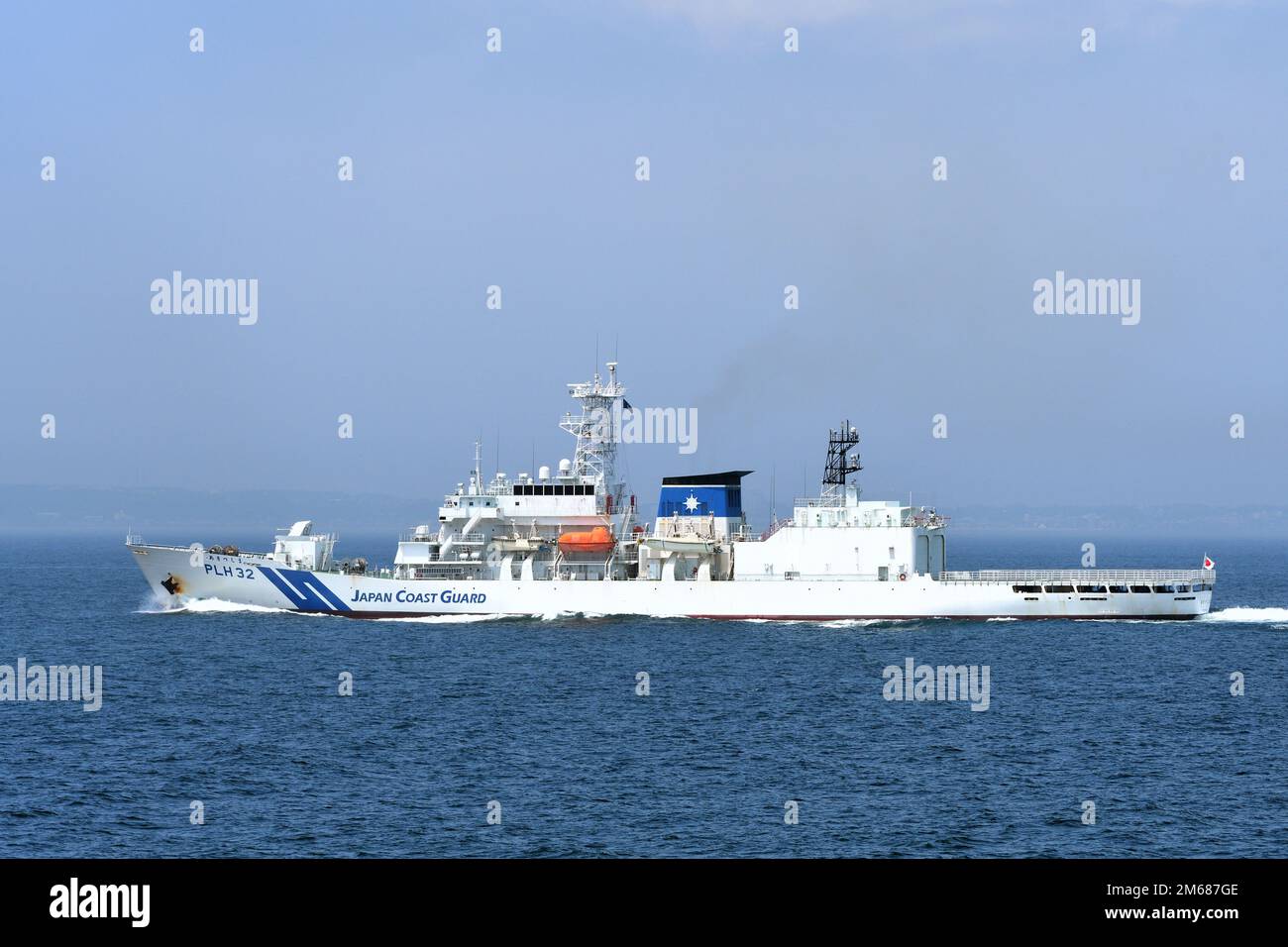 Préfecture de Kanagawa, Japon - 22 juin 2022 : Garde côtière japonaise Akitsushima (PLH-32), navire de patrouille de classe Akitsushima. Banque D'Images