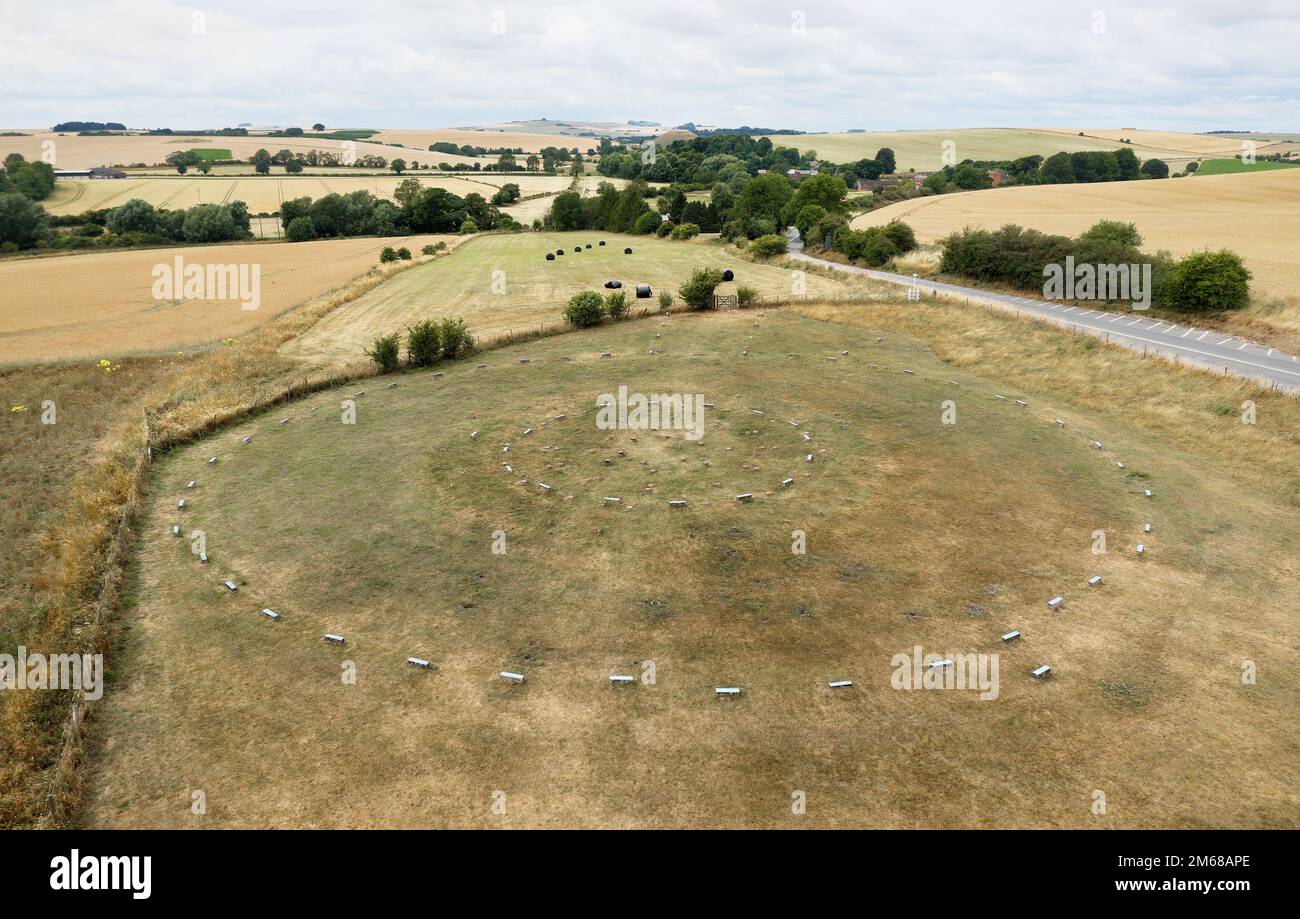 Le Sanctuaire d'Overton Hill, Avebury. Les dalles de béton indiquent la position de 6 anneaux de poteaux en bois et de 2 anneaux en pierre. 3000 C.-B. Horizon du centre de Windmill Hill Banque D'Images
