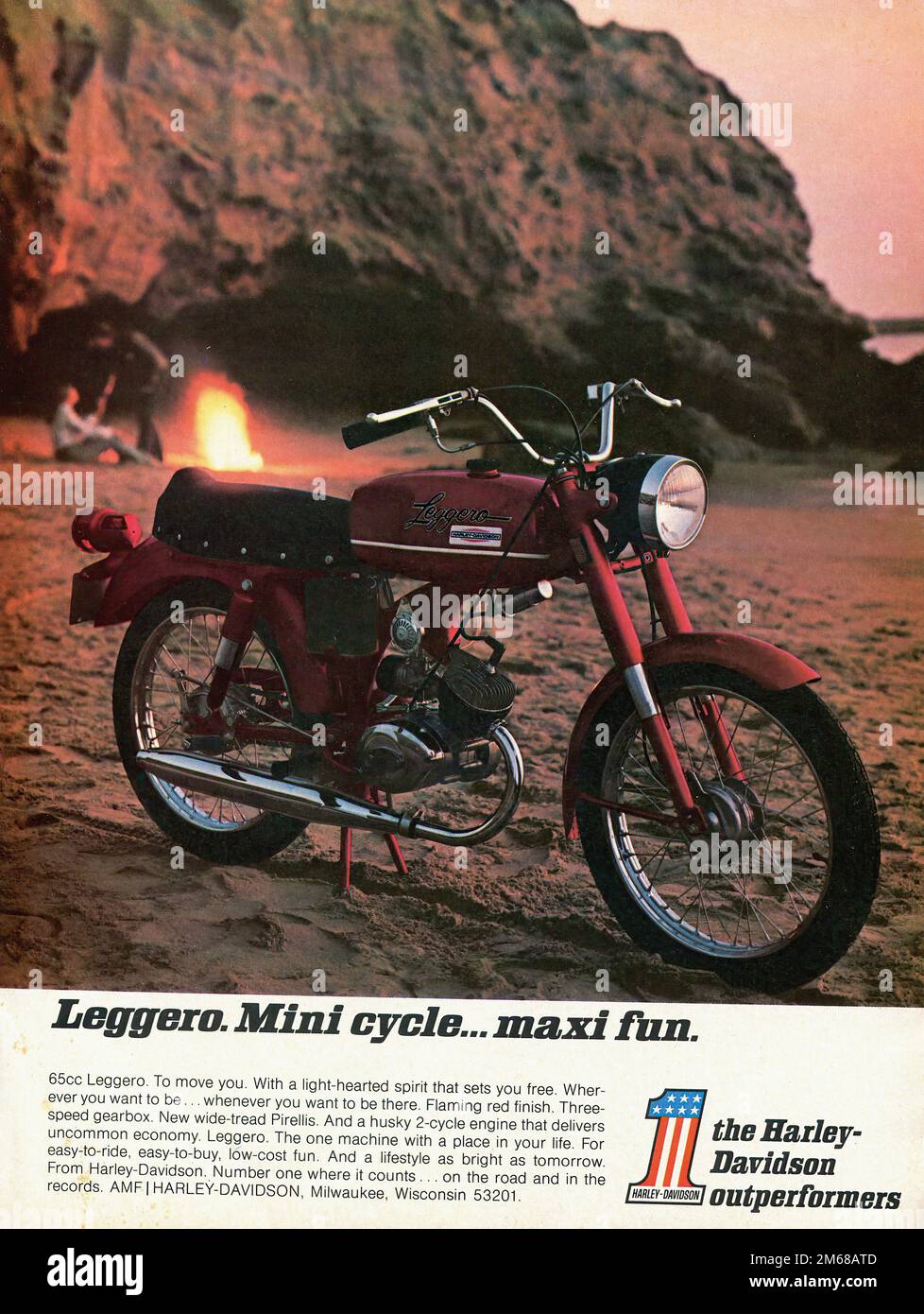 1970 Harley-Davidson Leggero Motorcycle Vintage Advertising - Hot Rod décembre 1970 Banque D'Images