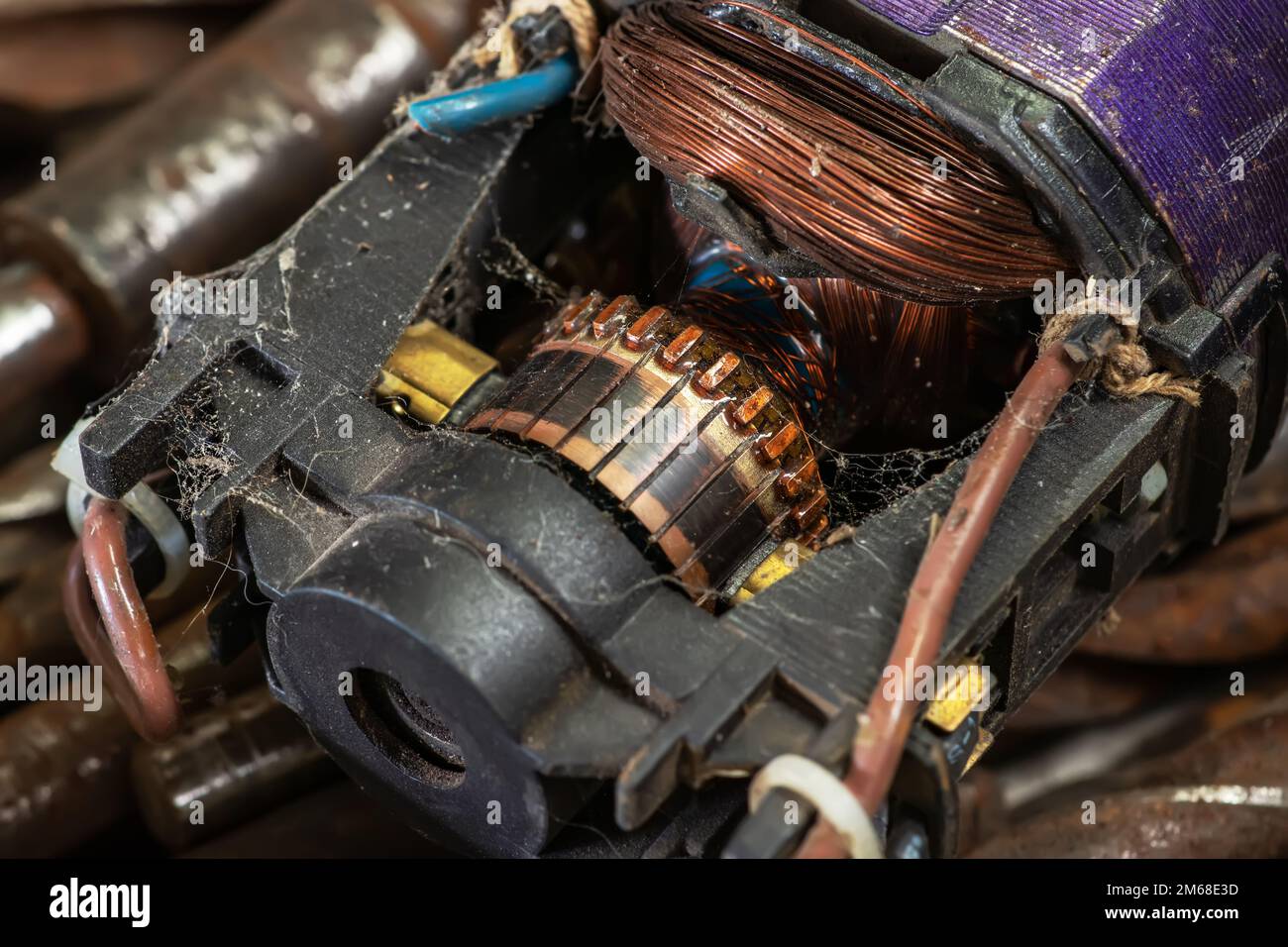 La barre de commutation en cuivre du moteur électrique se ferme. Rotor du moteur électrique Banque D'Images