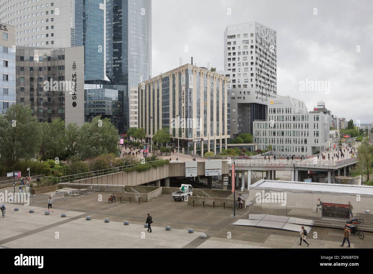La Défense est le quartier des affaires de Paris Banque D'Images