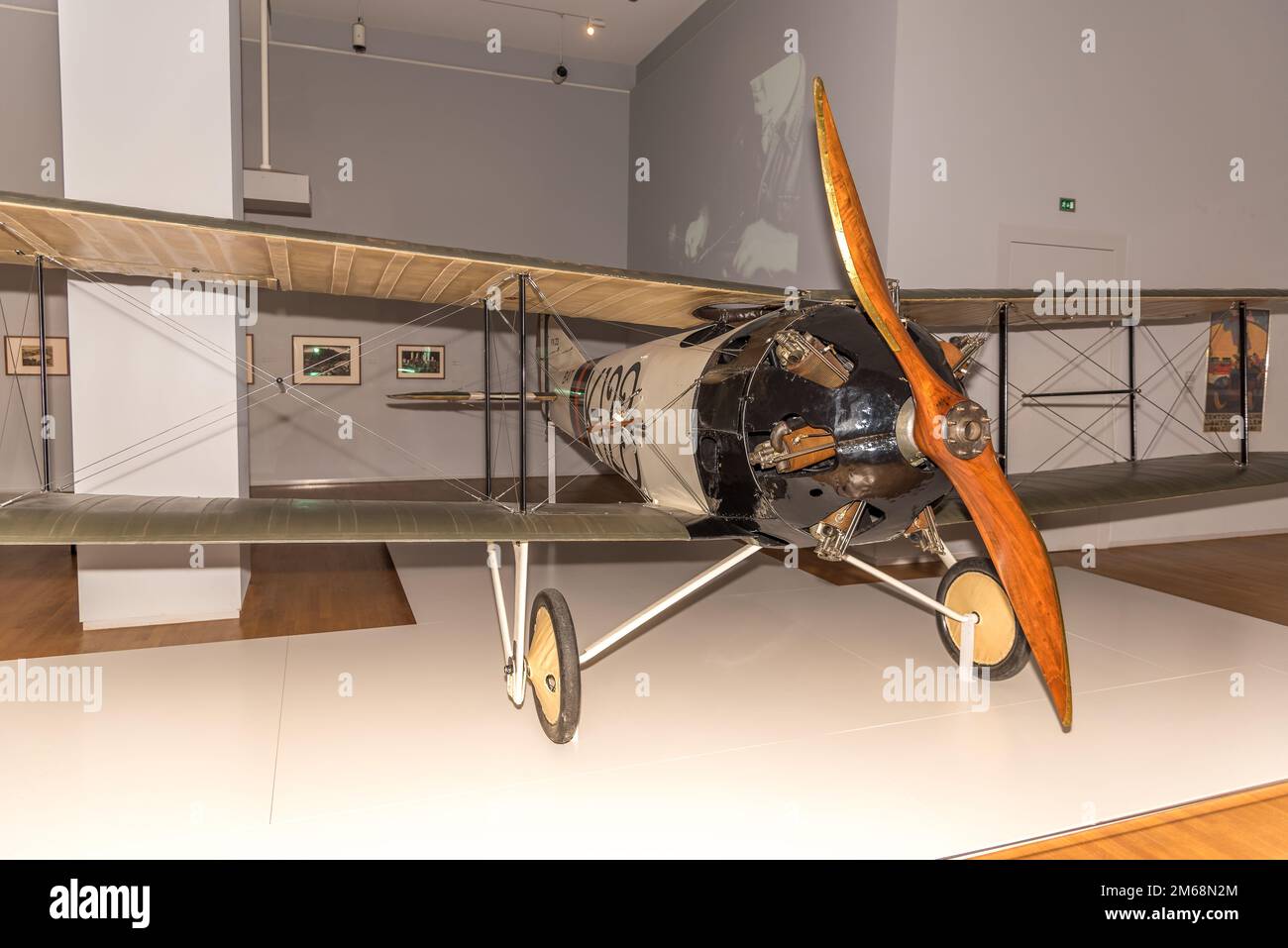 Amsterdam, pays-Bas. Décembre 2023. Un vieil avion exposé au Rijksmuseum,  Amsterdam. Photo de haute qualité Photo Stock - Alamy