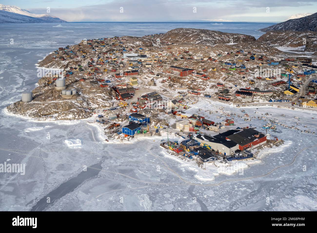 Une vue aérienne de la ville d'Uummannaq dans l'ouest du Groenland Banque D'Images