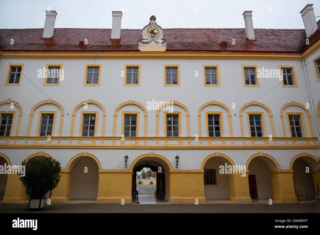 Vue sur les jardins du château Schloss Hof en Basse-Autriche une résidence de campagne de 18th siècles largement établie par le prince Eugène de Savoie Banque D'Images