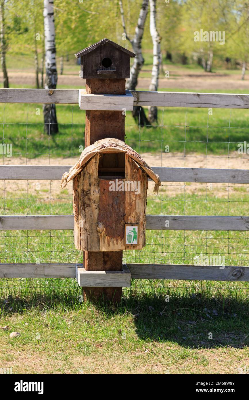 Articles rétro en bois, maisons de style rural et ustensiles Banque D'Images