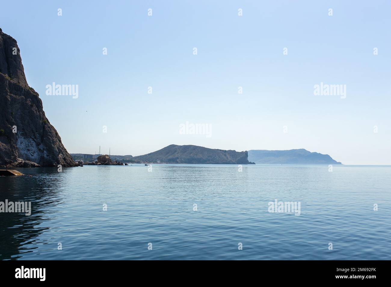 Belle mer d'été calme Paysage avec de l'eau bleu profond Banque D'Images