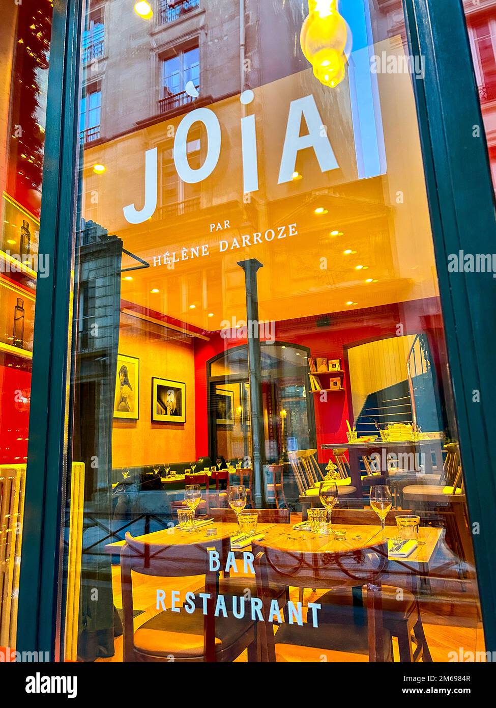 Paris, France, Restaurant Bistro français, extérieur, façade, restaurant contemporain « Joia » (Helene Darroze, Chef français) Banque D'Images