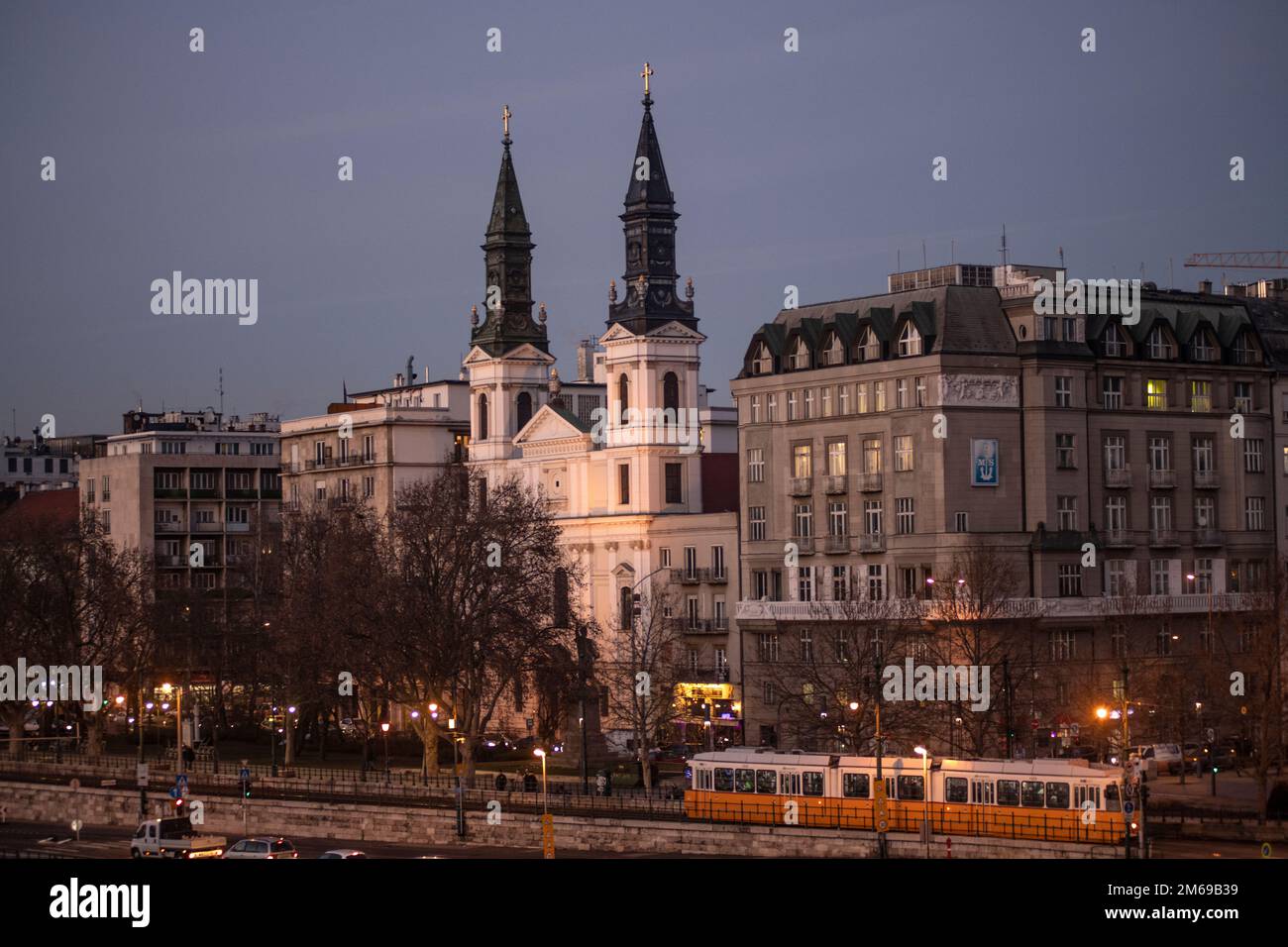 Tram à Budapest, Pesti également rakpart. Hongrie Banque D'Images