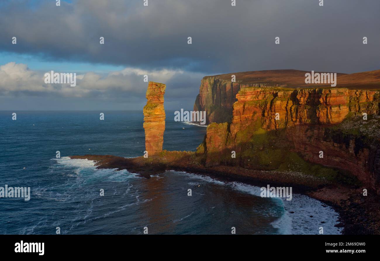 Old Man of Hoy Sea Stack and falaises, Orkney Isles Banque D'Images