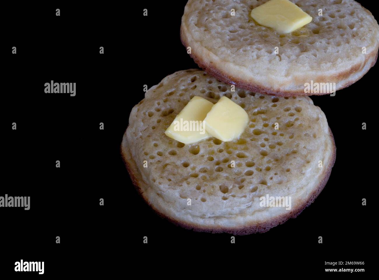 Les crumpets beurrés Banque D'Images