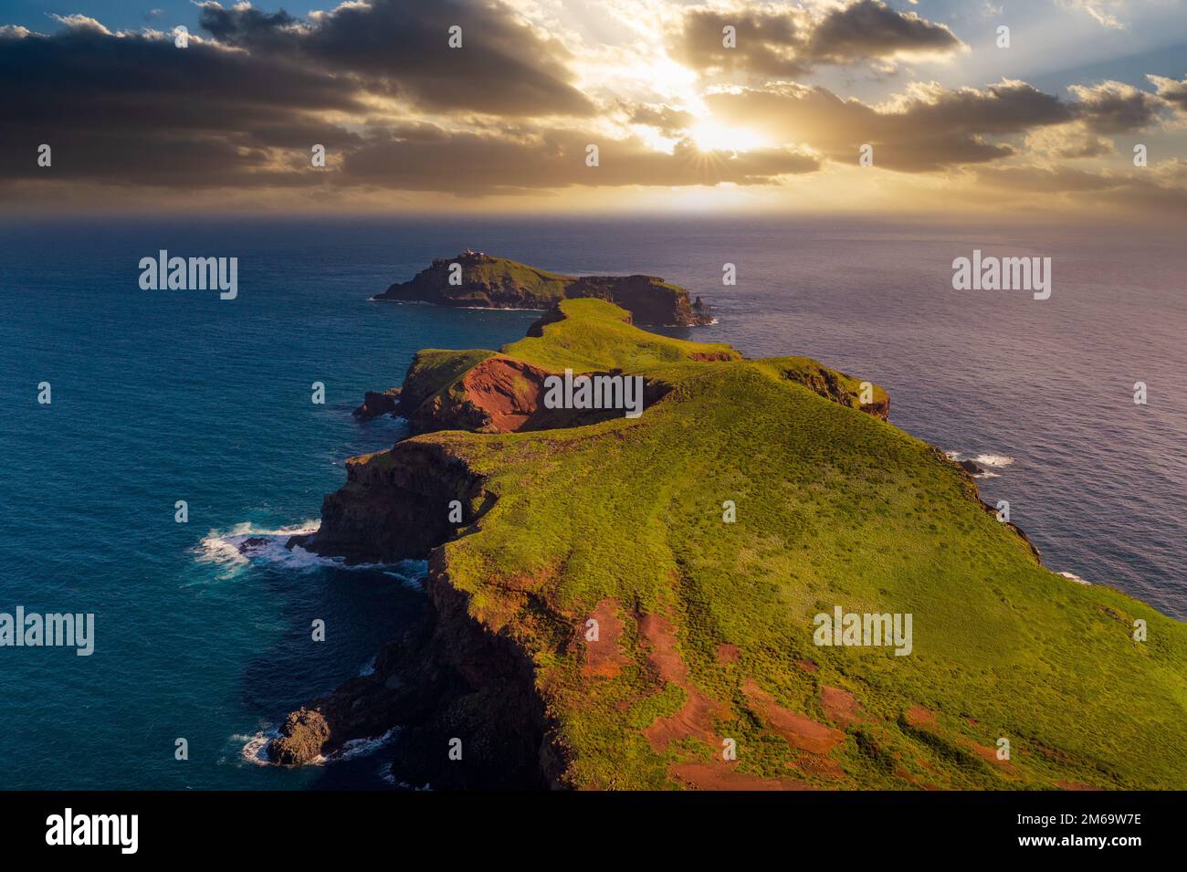 Coucher de soleil sur la péninsule de Ponta de Sao Lourenco dans les îles de Madère, Portugal Banque D'Images