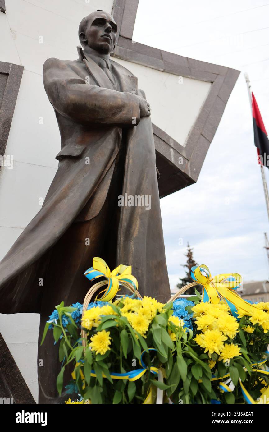 IVANO-FRANKIVSK, UKRAINE - le 1 JANVIER 2023 - le monument Stepan ...