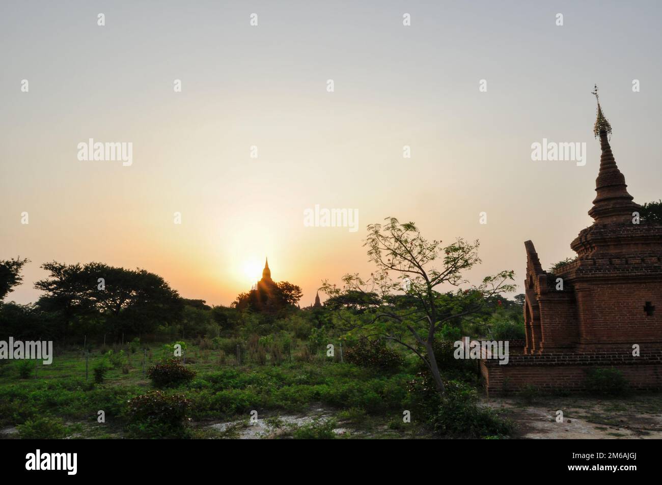 Ancien temple de Bagan après le coucher du soleil, Myanmar Banque D'Images
