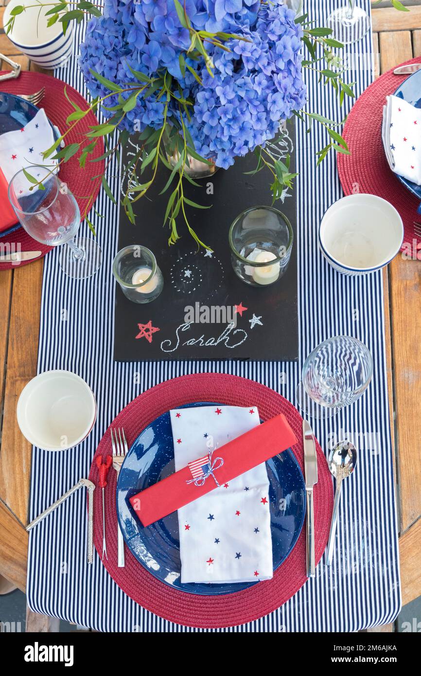 Vue de dessus des réglages de table de fête du 4 juillet Banque D'Images