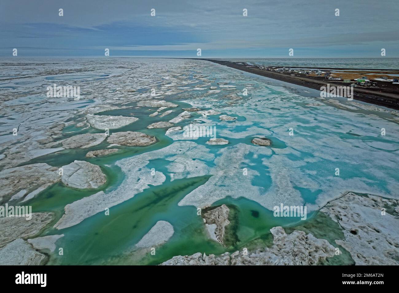 Images de drones, côte glacée, déglaçage, brouille, brouette entre le détroit et le point, océan Arctique, mer de Chukchi, Arctique, Alaska du Nord, ÉTATS-UNIS Banque D'Images