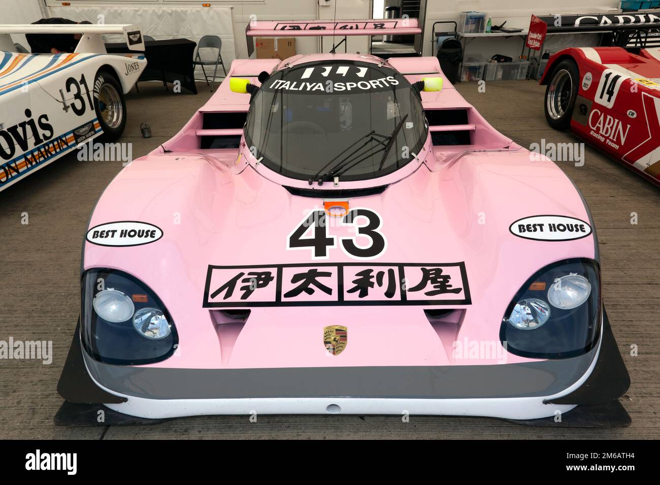 Vue de face d'une Porsche 962 1989/90, conduite dans la période par Damon Hill, David Hobbs et Steven Andskar dans le Mans 24 heures, Banque D'Images