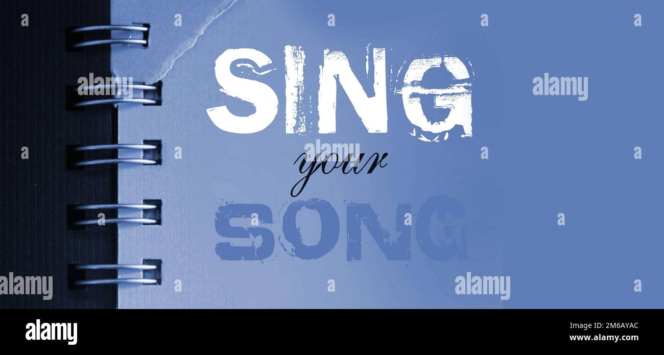 Chantez vos mots de chanson sur la page bleu ciel de coaaabok en blanc et en rose. Concept de musique. Banque D'Images