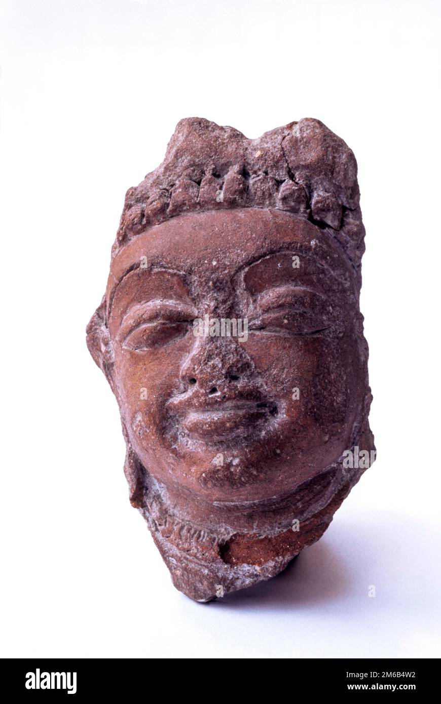 Figure de modélisation de Mythréya 5th siècle A. D recueilli à Muttom près de Boluvampatti, Coimbatore, Tamil Nadu, Inde du Sud, Inde, Asie Banque D'Images