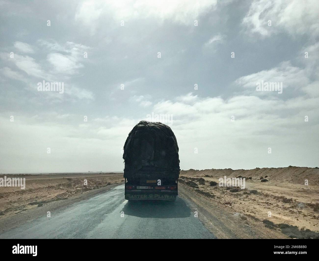 Maroc, environs de Laayoune, autoroute Banque D'Images