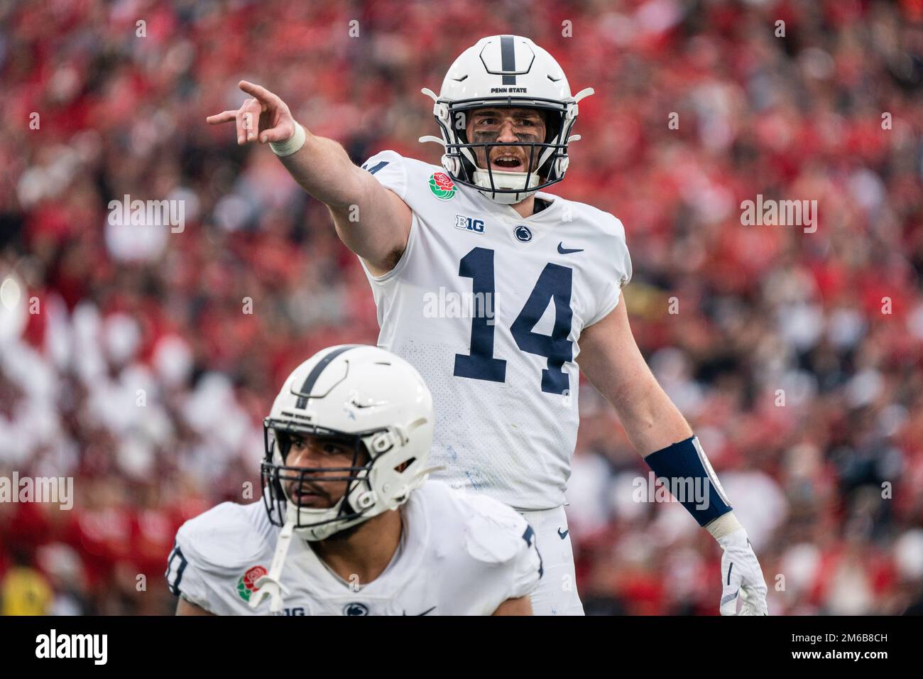 Le quarterback des Lions Nittany de l'État de Pennsylvanie Sean Clifford (14) lors du match de football du Rose Bowl de 109th contre les Utah Utes, lundi, 2 janvier 2023, à la fin du match Banque D'Images