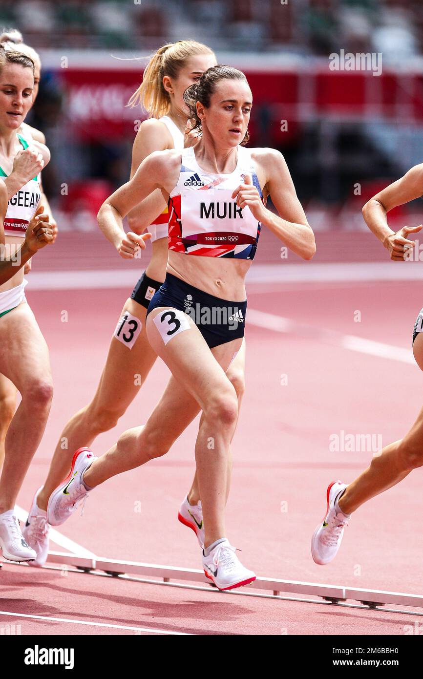 Laura Muir (GBR) en compétition dans les 1500 mètres féminins chauffe aux Jeux Olympiques d'été de 2020 (2021), Tokyo, Japon Banque D'Images