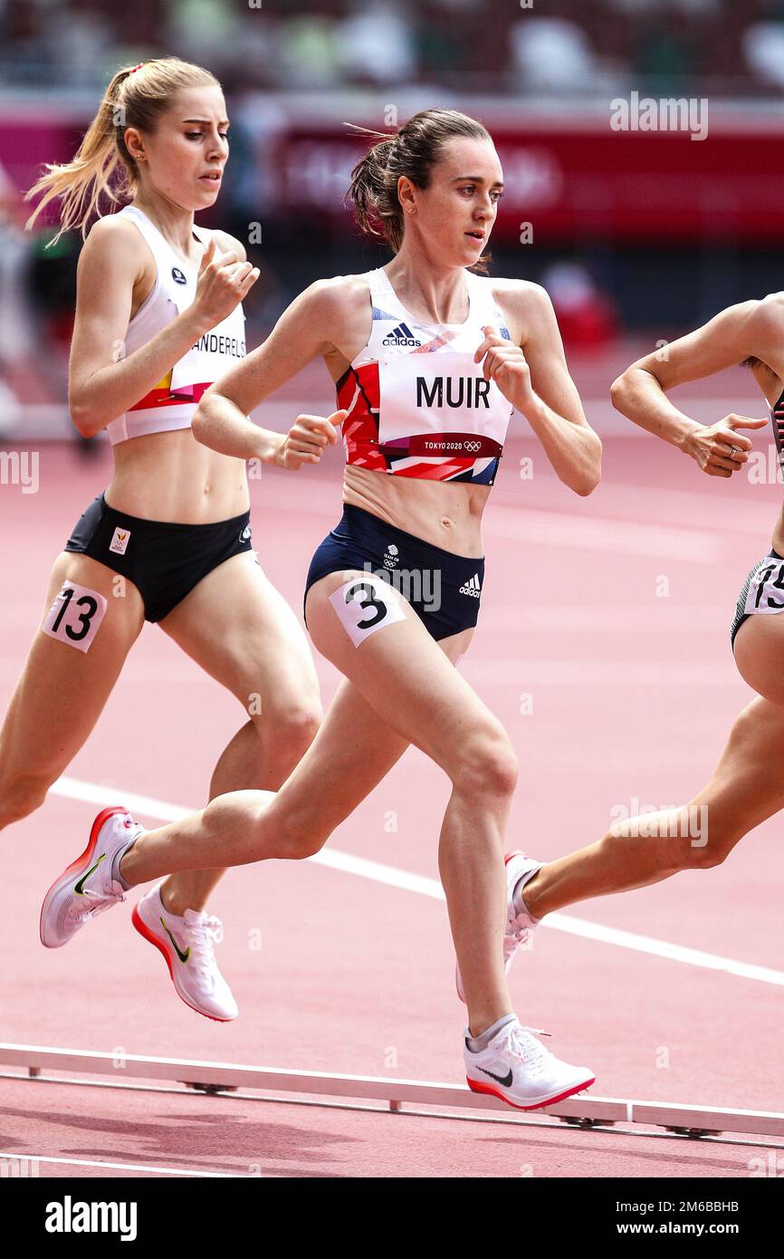 Laura Muir (GBR) en compétition dans les 1500 mètres féminins chauffe aux Jeux Olympiques d'été de 2020 (2021), Tokyo, Japon Banque D'Images